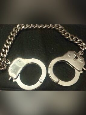 NEW Silver Chain Working Handcuffs Bracelet